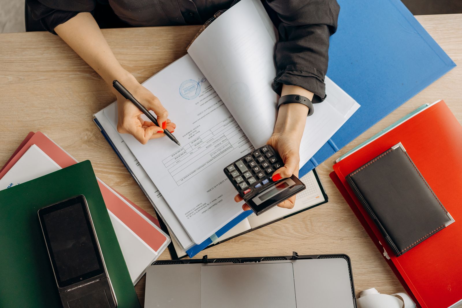 Traitement de documents comptables à l’aide d’une calculatrice